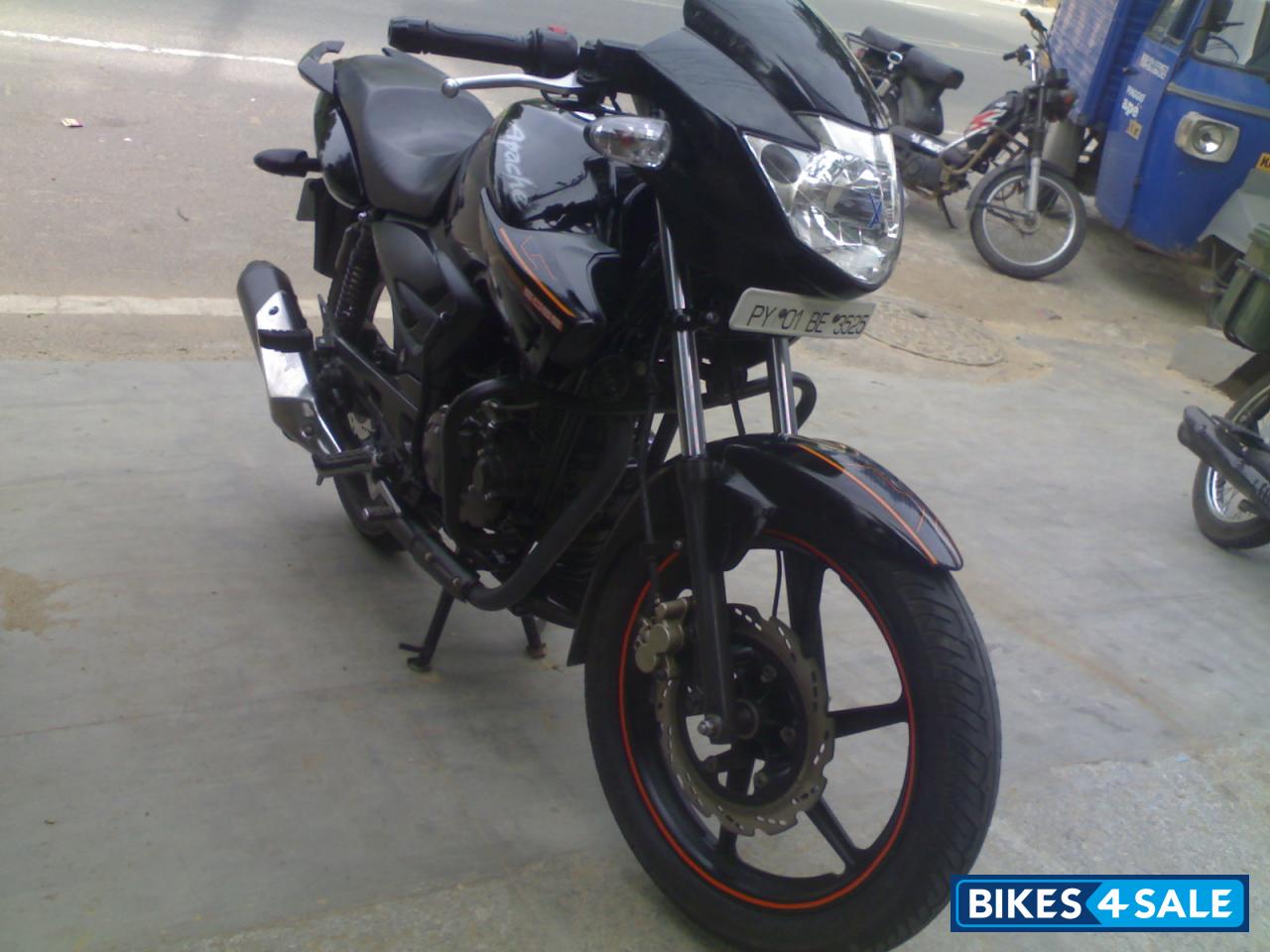 Black TVS Apache RTR 160