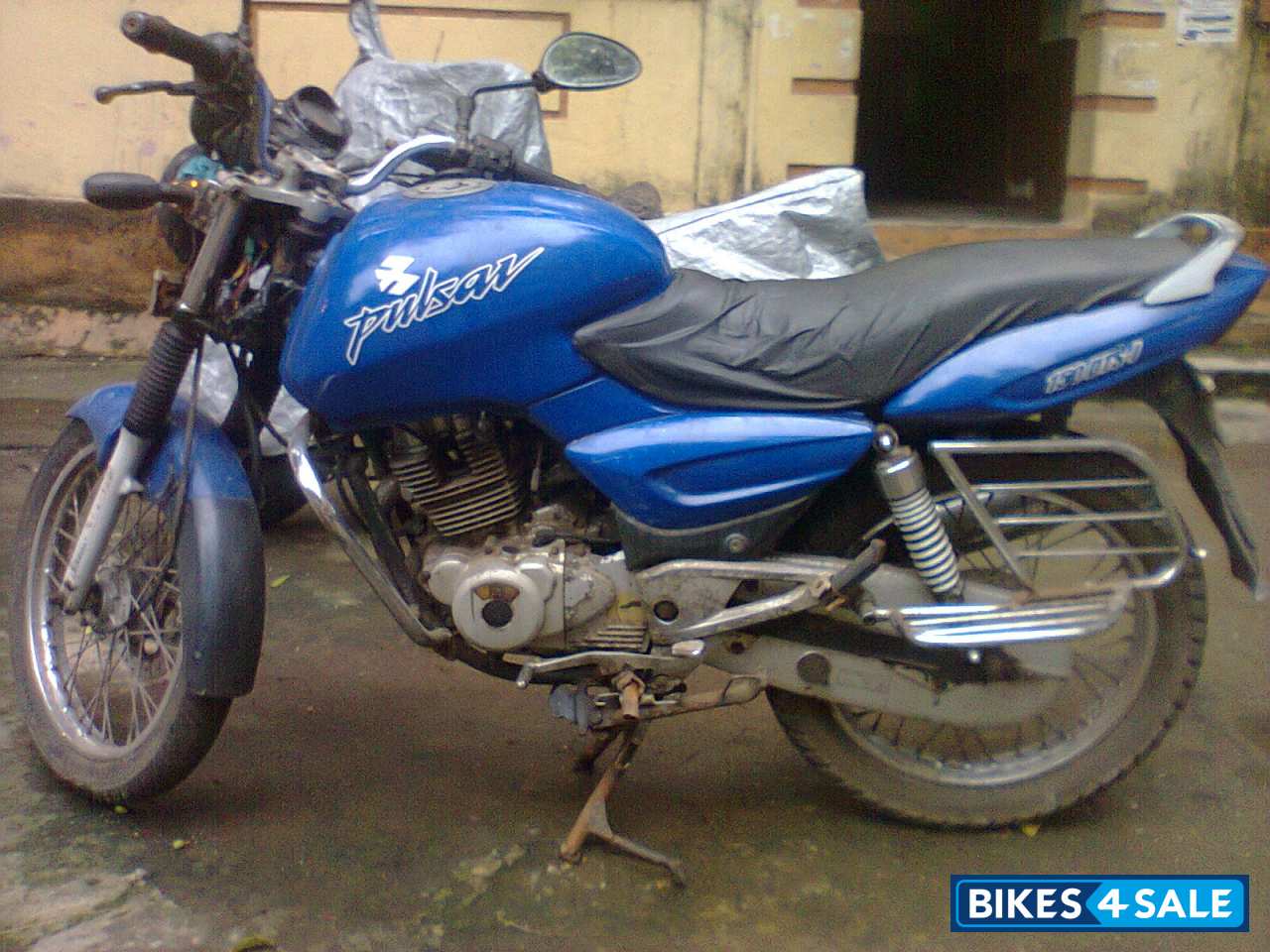 Blue Bajaj Pulsar 150 Round Headlight Blue Bajaj Pulsar 150 Round Headlight