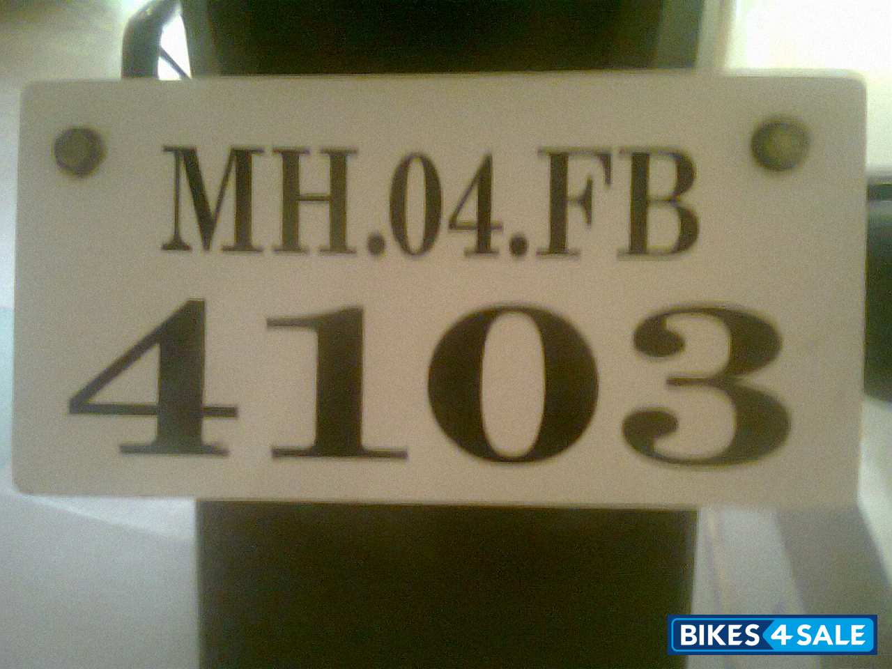 White Hero Karizma ZMR