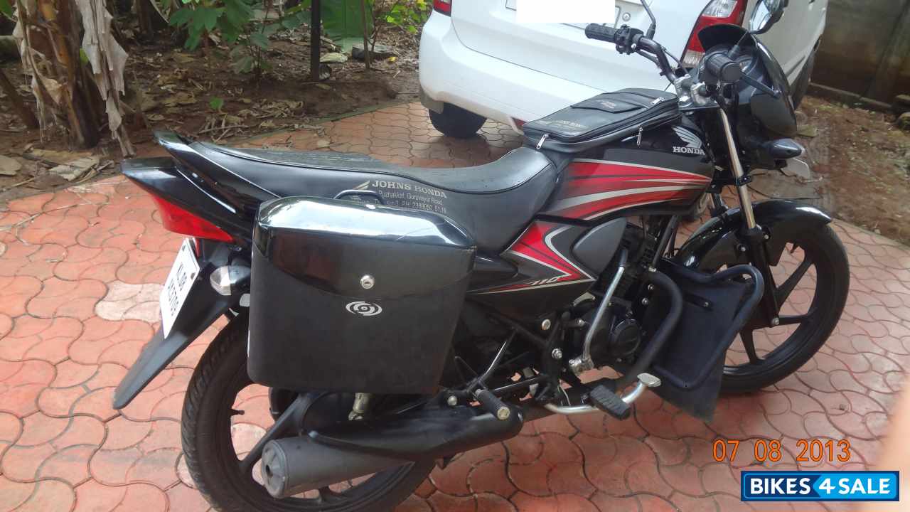 Black Honda Dream Yuga