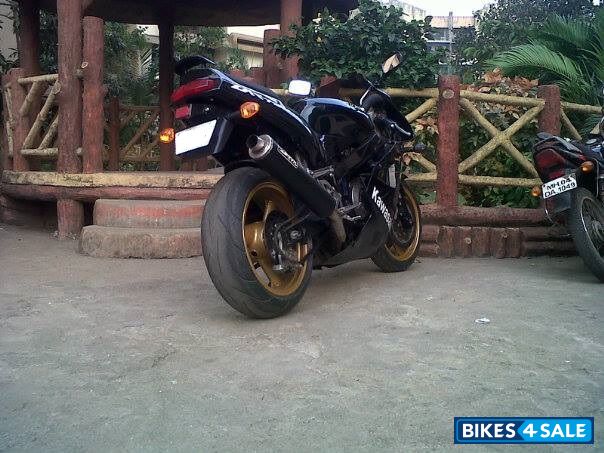 Metallic Black Kawasaki Ninja zxr 750