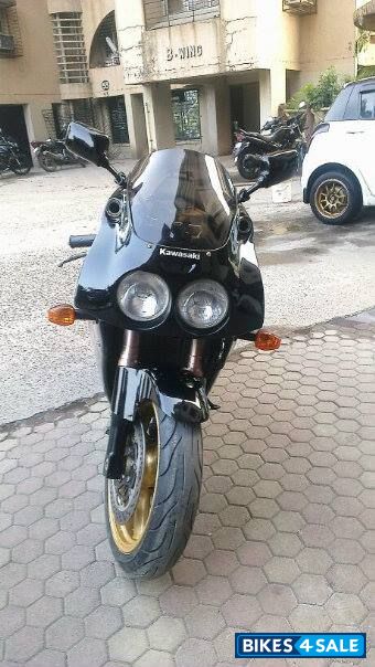 Metallic Black Kawasaki Ninja zxr 750