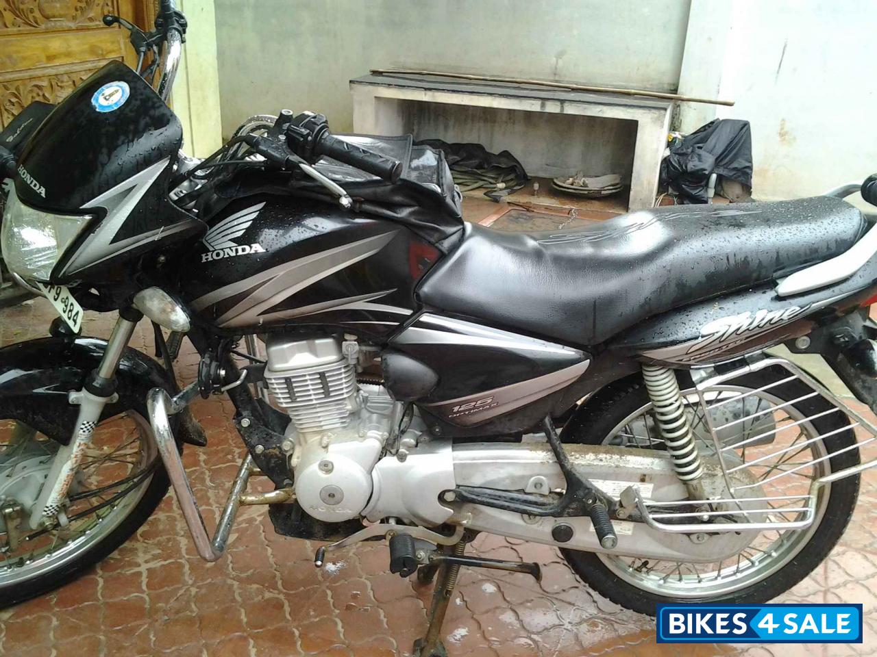 Used 2009 model Honda Shine for sale in Hyderabad. ID 84904. Black