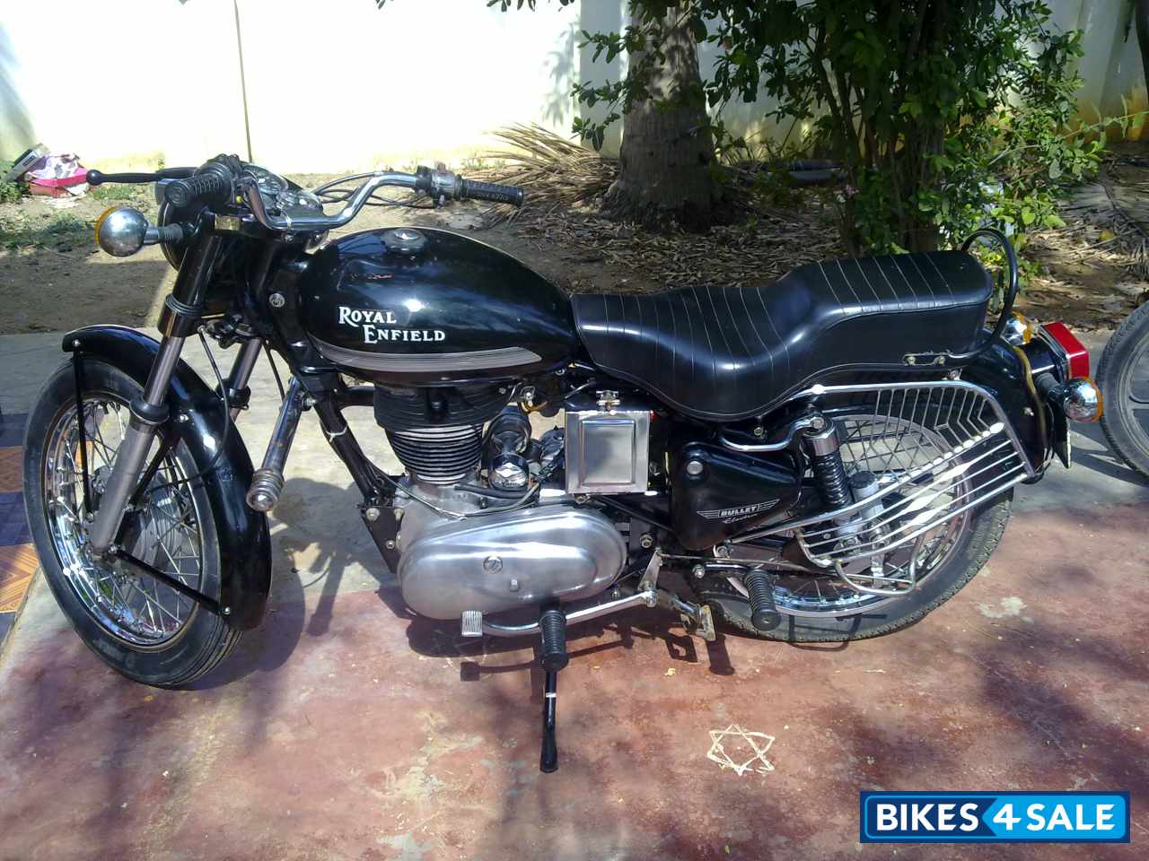Black Royal Enfield Bullet Standard 350