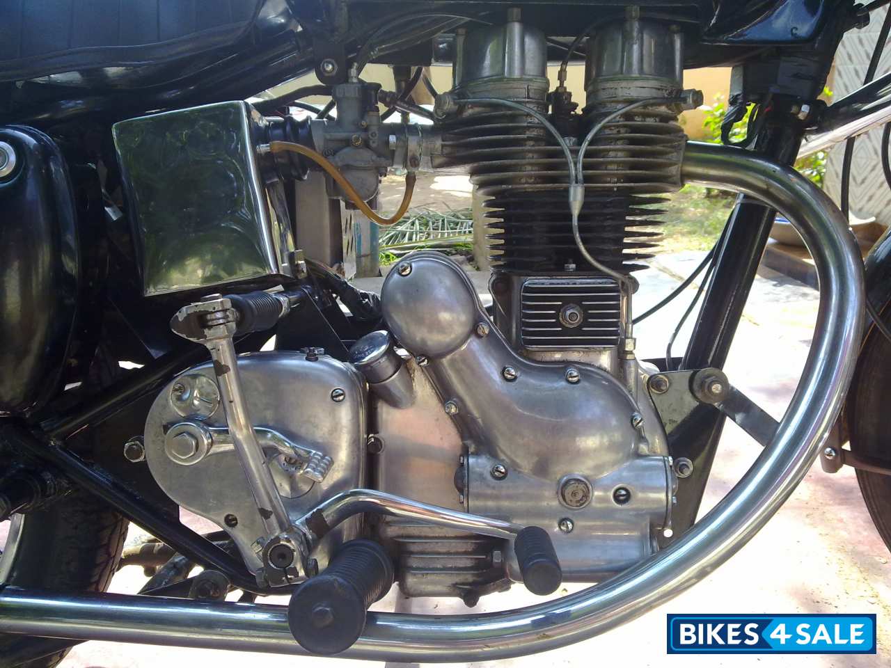 Black Royal Enfield Bullet Standard 350 Black Royal Enfield Bullet Standard 350