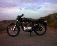 Black Royal Enfield Bullet Machismo 350 Old