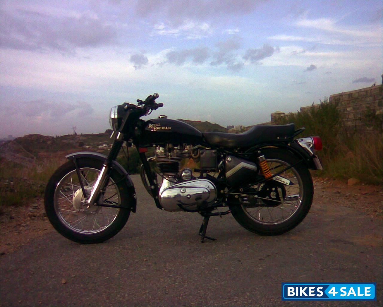 Black Royal Enfield Bullet Machismo 350 Old Black Royal Enfield Bullet Machismo 350 Old