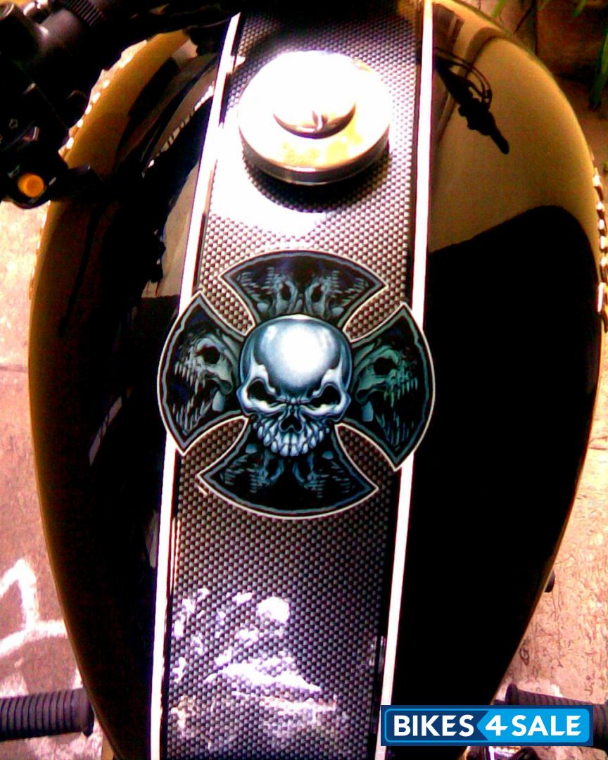 Black Royal Enfield Bullet Machismo 350 Old