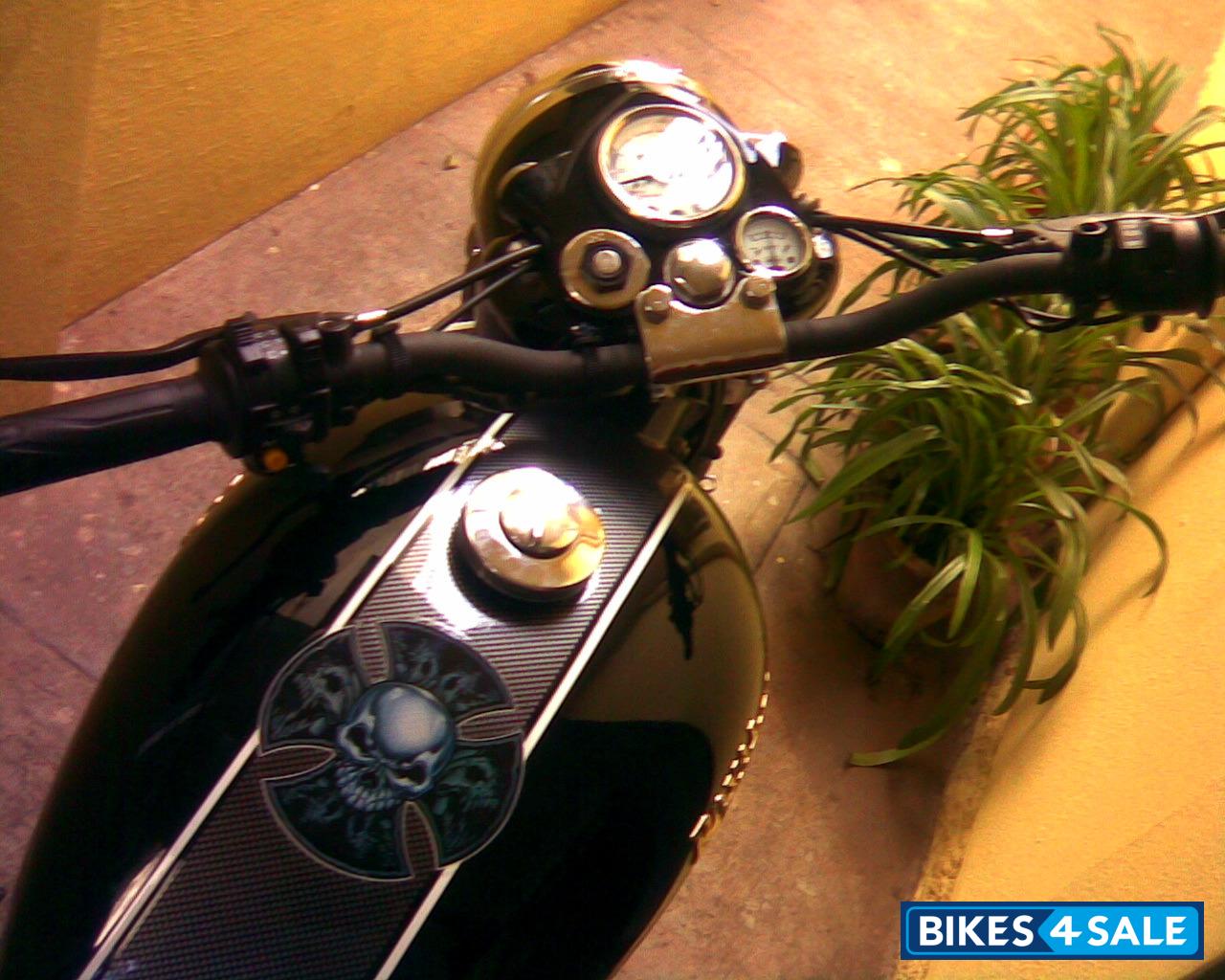 Black Royal Enfield Bullet Machismo 350 Old Black Royal Enfield Bullet Machismo 350 Old