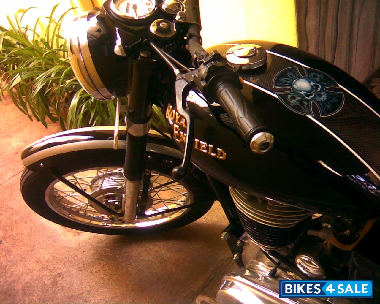 Black Royal Enfield Bullet Machismo 350 Old Black Royal Enfield Bullet Machismo 350 Old
