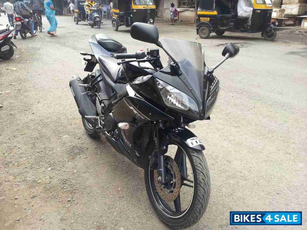 Black Yamaha YZF R15 V2