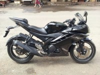 Black Yamaha YZF R15 V2