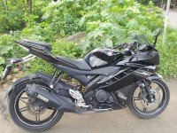 Black Yamaha YZF R15 V2