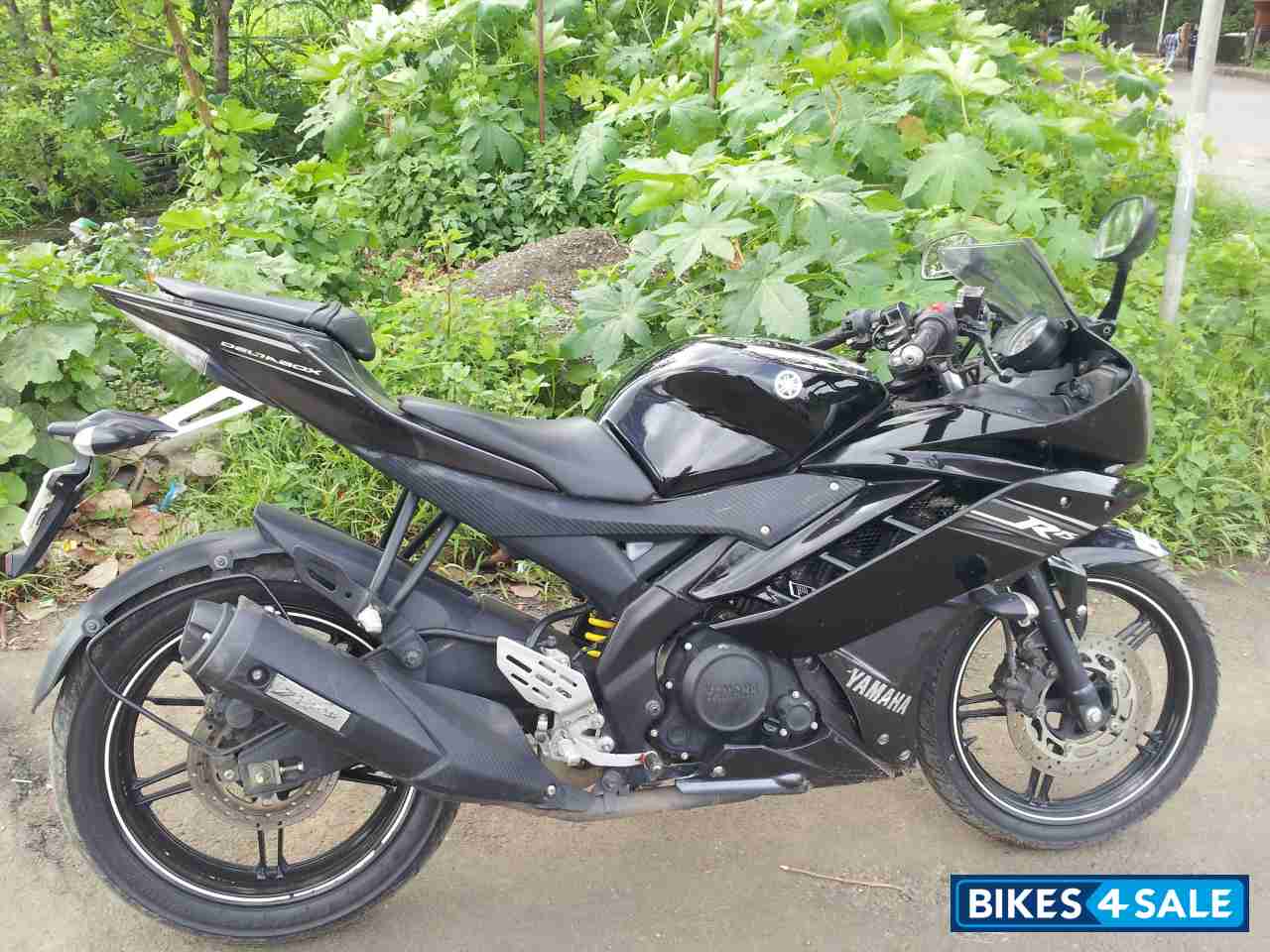 Black Yamaha YZF R15 V2 Black Yamaha YZF R15 V2