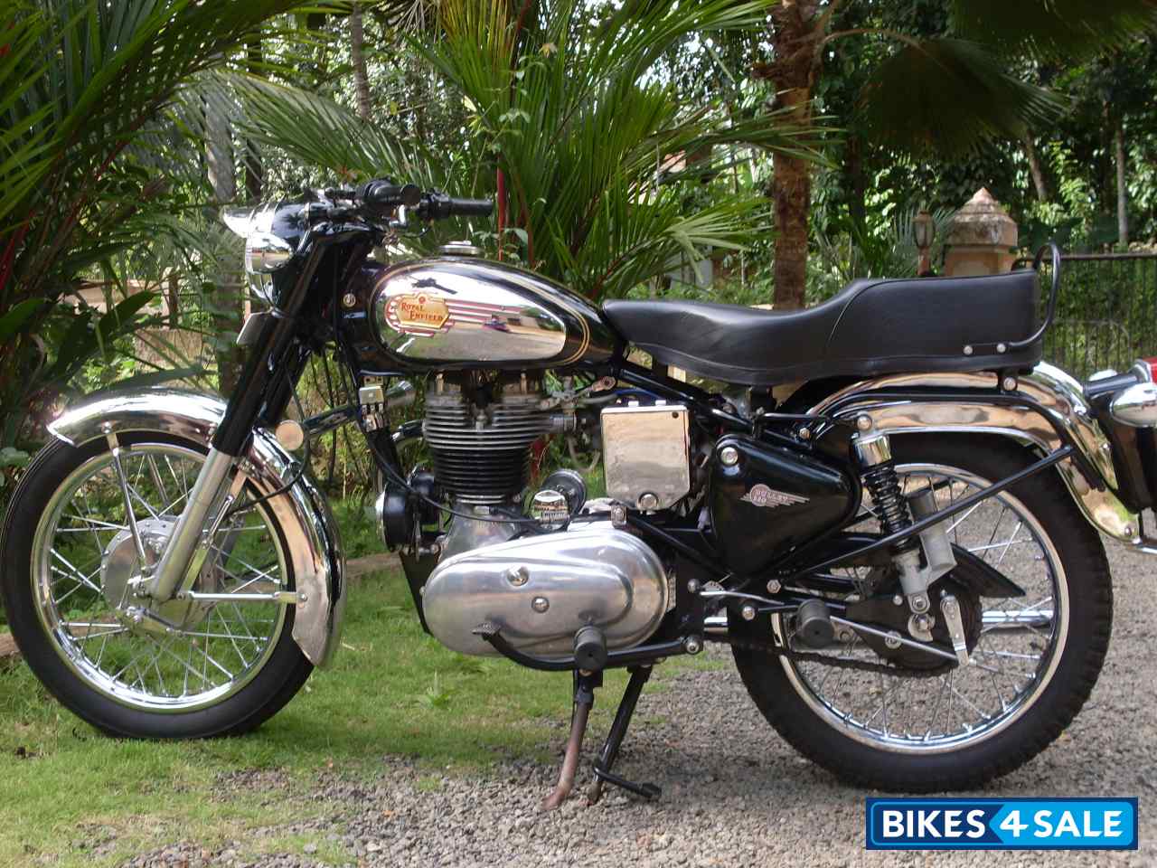 Black Royal Enfield Bullet Standard 350