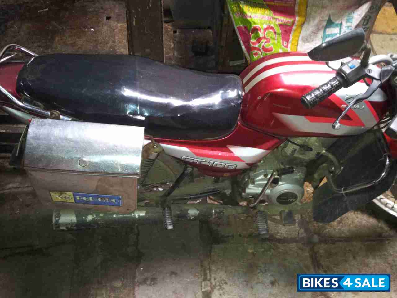 Red Bajaj CT 100