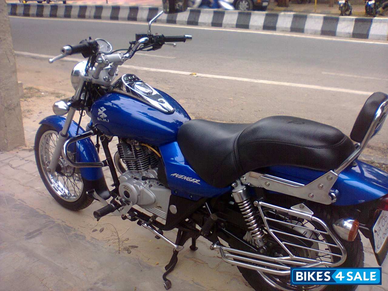 M-blue Bajaj Avenger 180 DTS-i