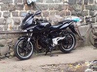 Black Bajaj Pulsar 220 DTSi
