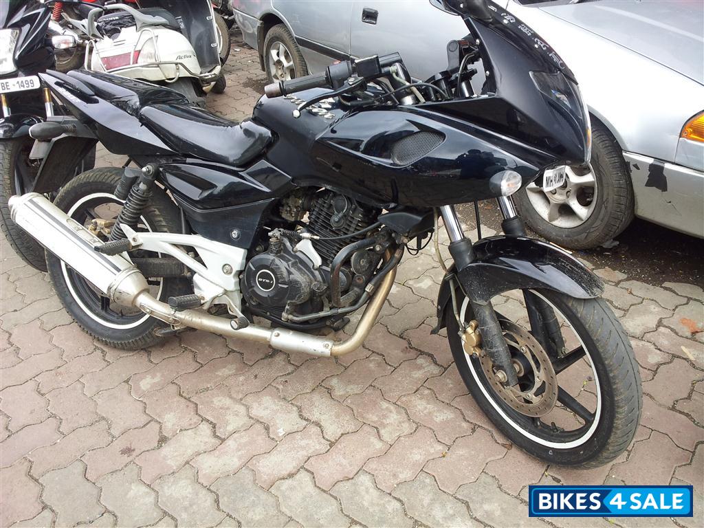 Black Bajaj Pulsar 220 DTSi