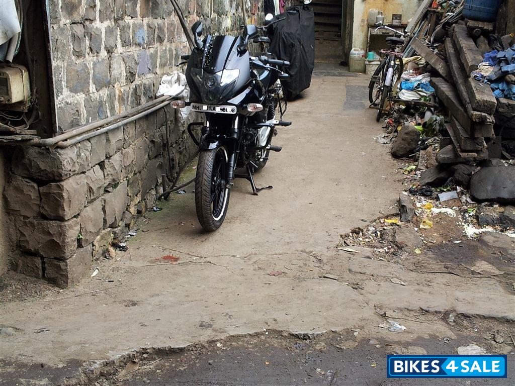 Black Bajaj Pulsar 220 DTSi