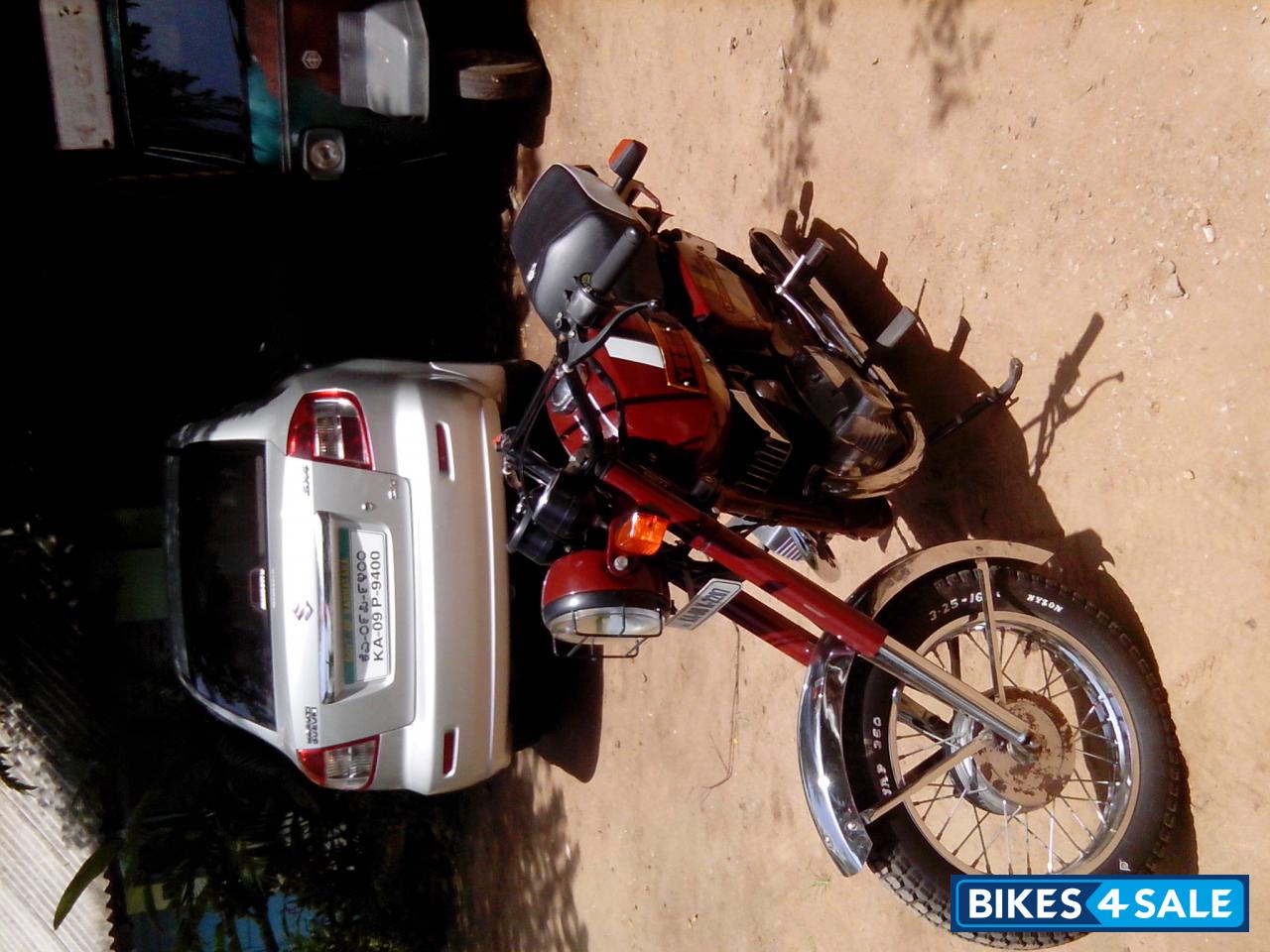 Maroon Ideal Jawa Yezdi RoadKing Maroon Ideal Jawa Yezdi RoadKing