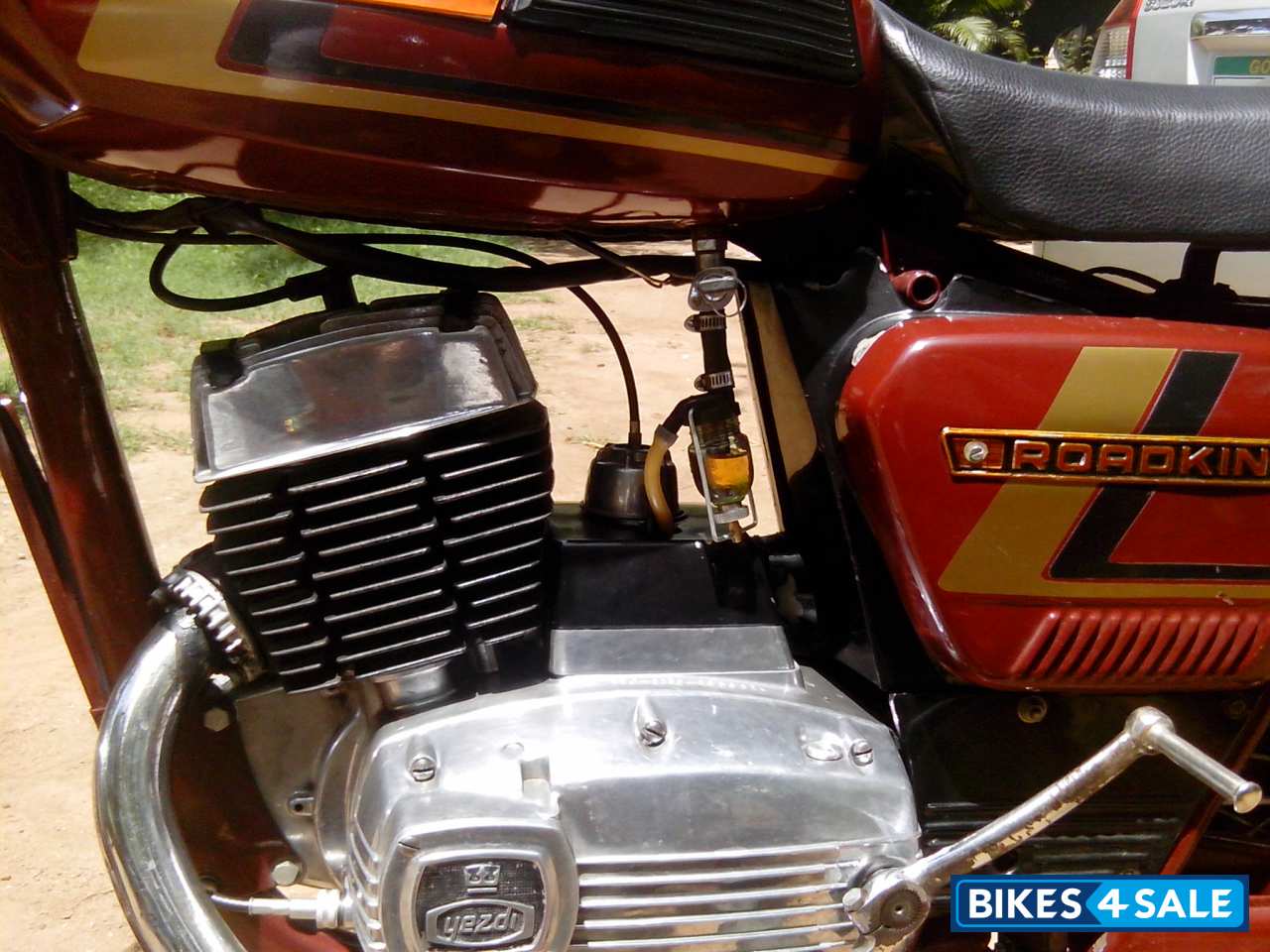 Maroon Ideal Jawa Yezdi RoadKing Maroon Ideal Jawa Yezdi RoadKing