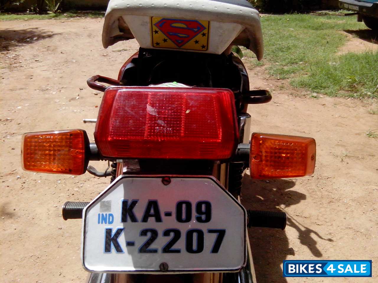 Maroon Ideal Jawa Yezdi RoadKing Maroon Ideal Jawa Yezdi RoadKing