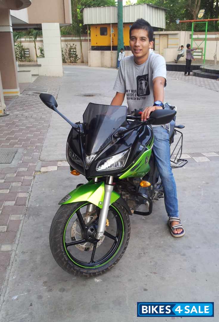 Black And Green Yamaha Fazer