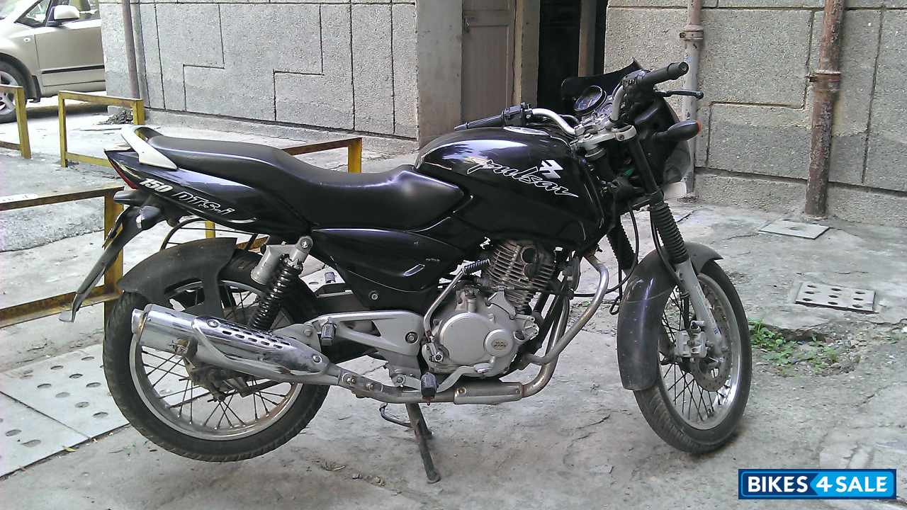 Black Bajaj Pulsar 150 DTSi