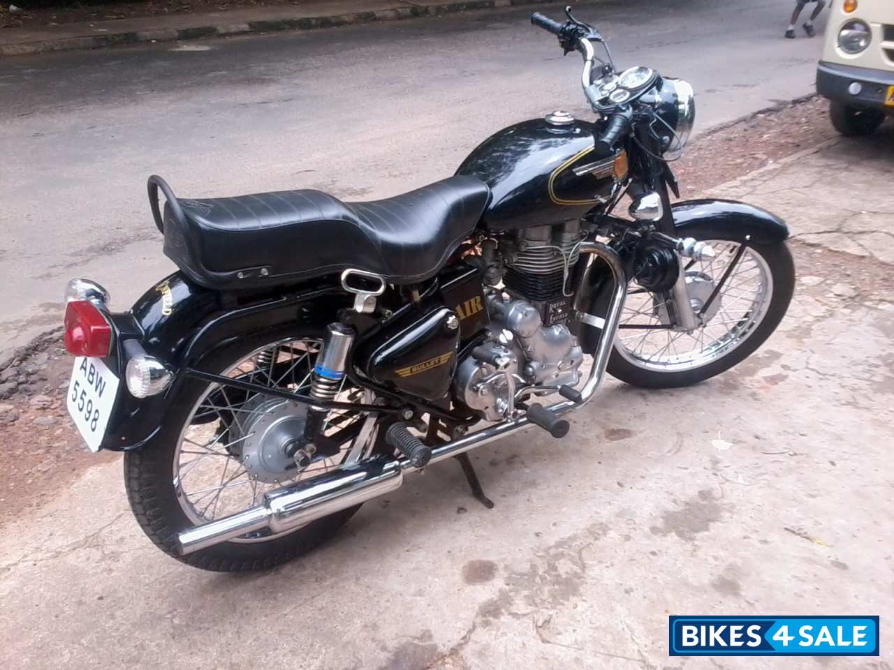 Black Royal Enfield Bullet Standard 350