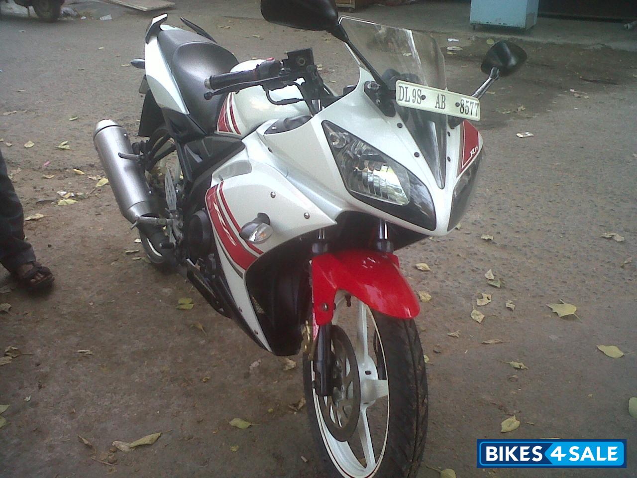 White Yamaha YZF R15
