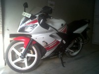 White Yamaha YZF R15