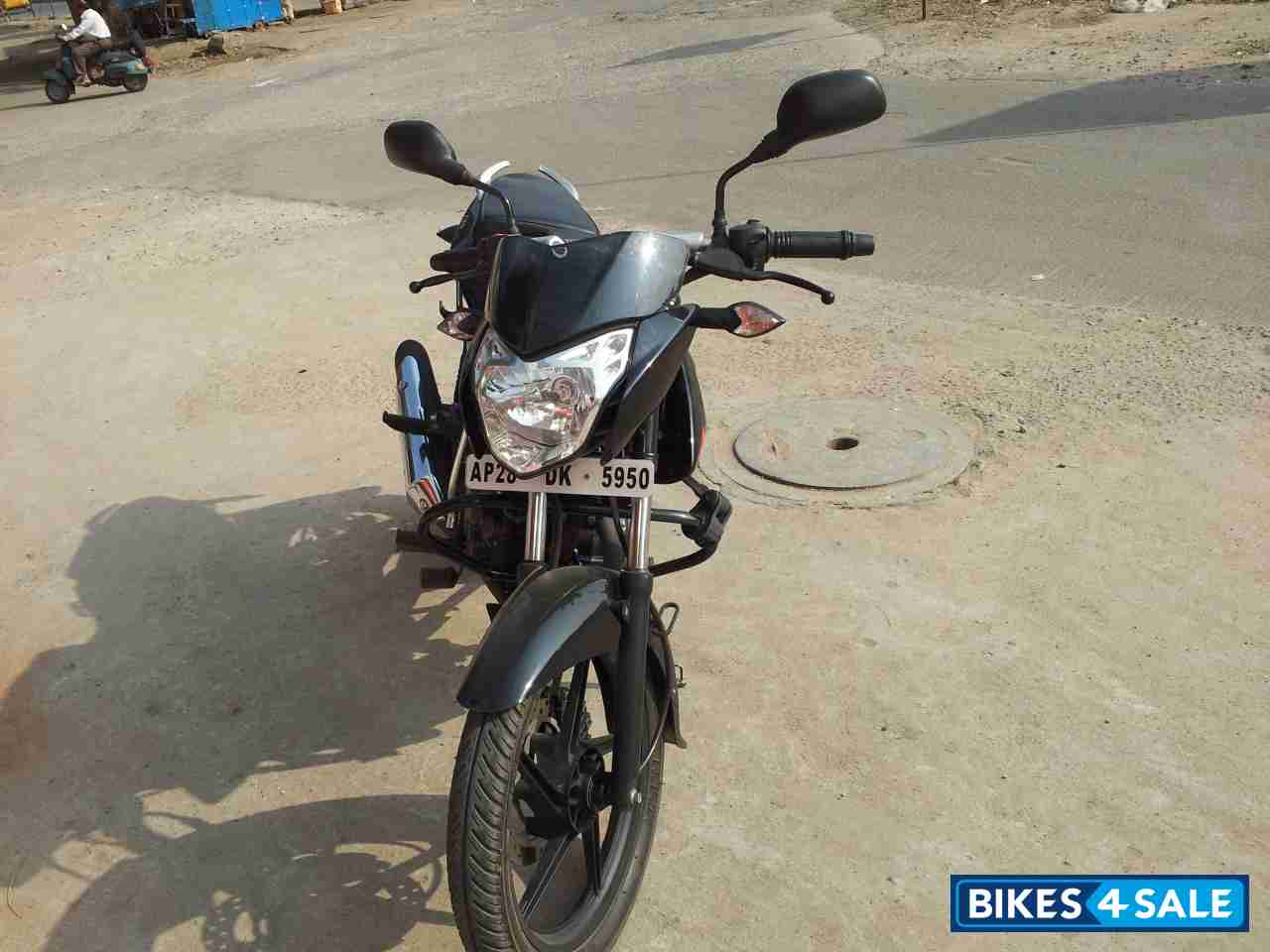 Black Bajaj Pulsar 135LS Black Bajaj Pulsar 135LS