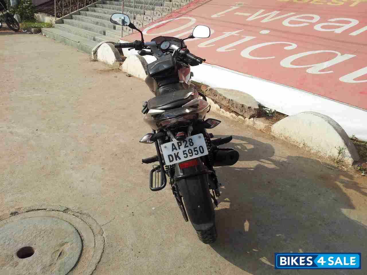 Black Bajaj Pulsar 135LS Black Bajaj Pulsar 135LS