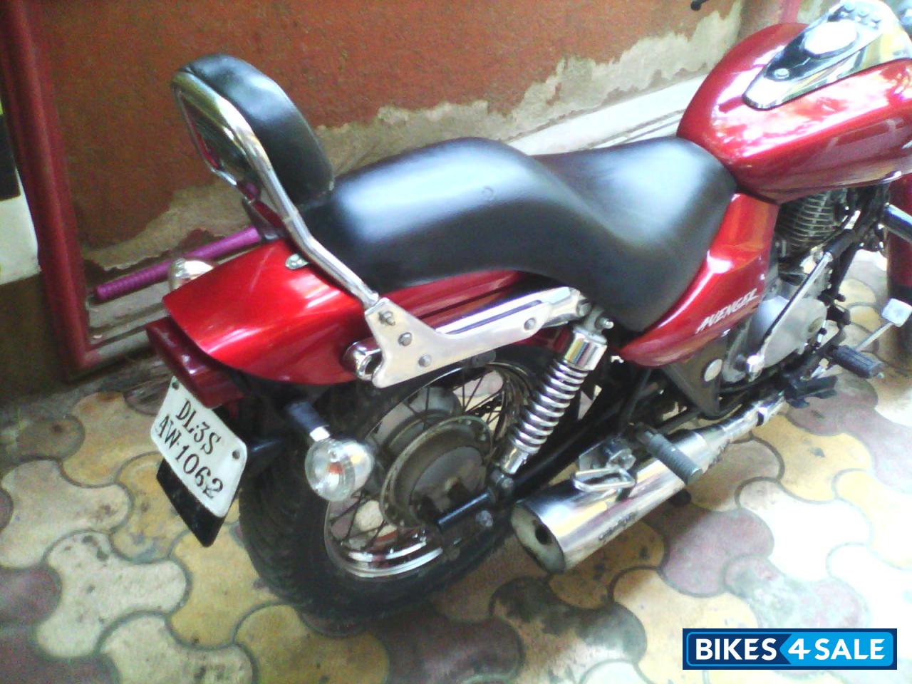 Red Bajaj Avenger 180 DTS-i Red Bajaj Avenger 180 DTS-i