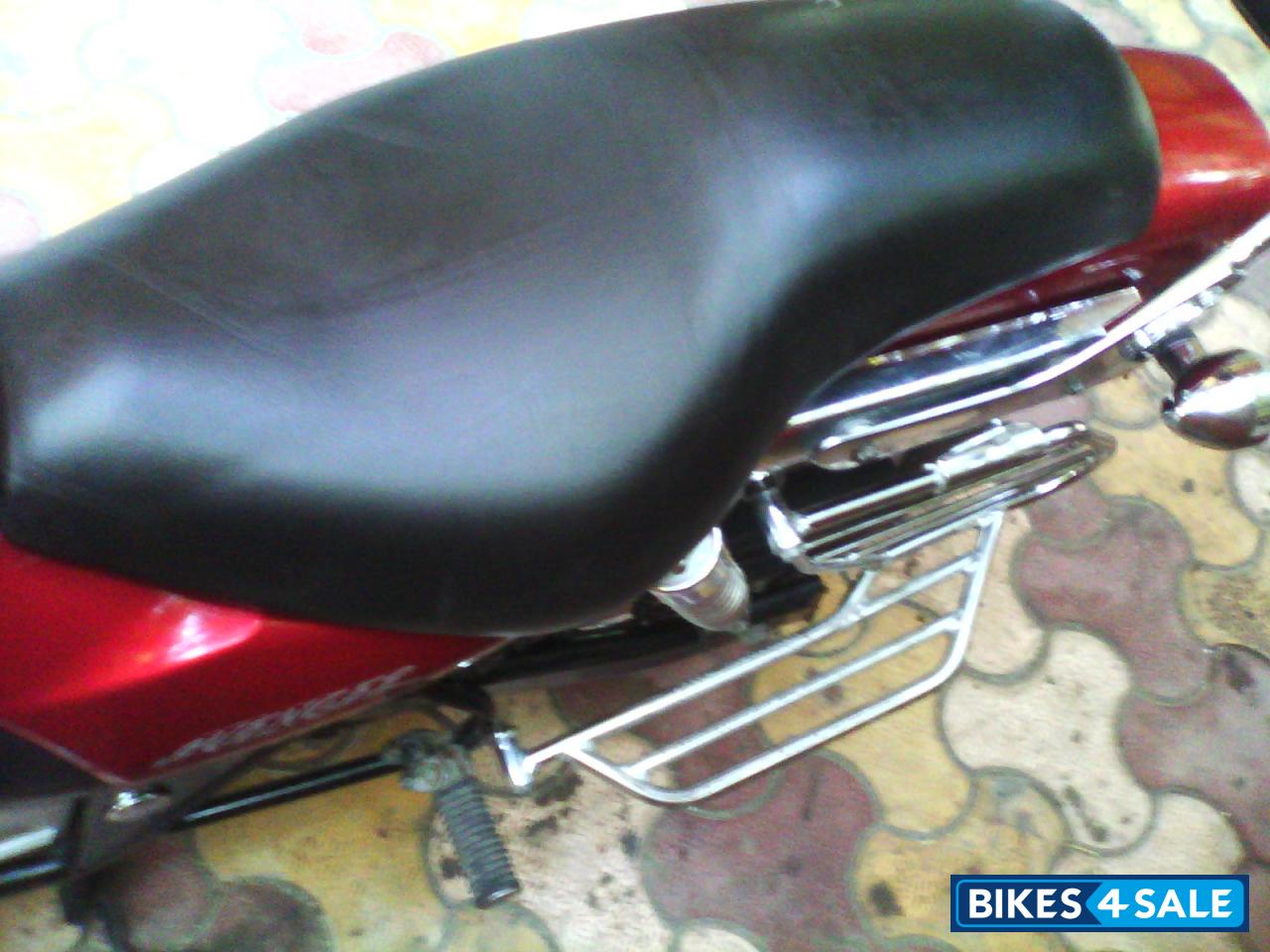 Red Bajaj Avenger 180 DTS-i Red Bajaj Avenger 180 DTS-i