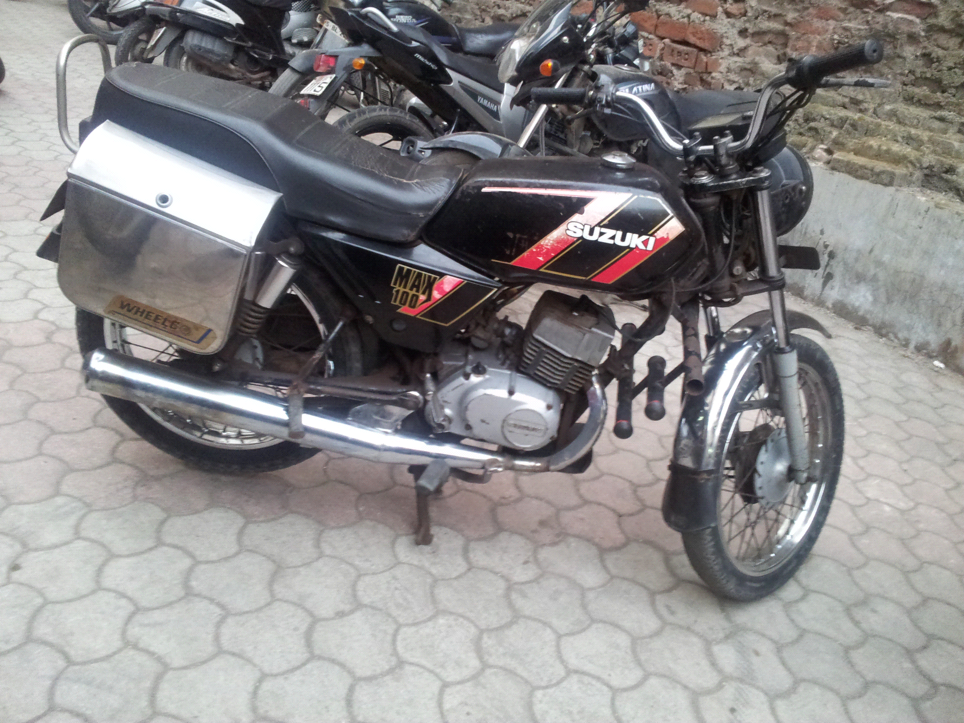 Suzuki MAX 100 Picture 1. Bike ID 92006. Bike located in Surat - Bikes4Sale