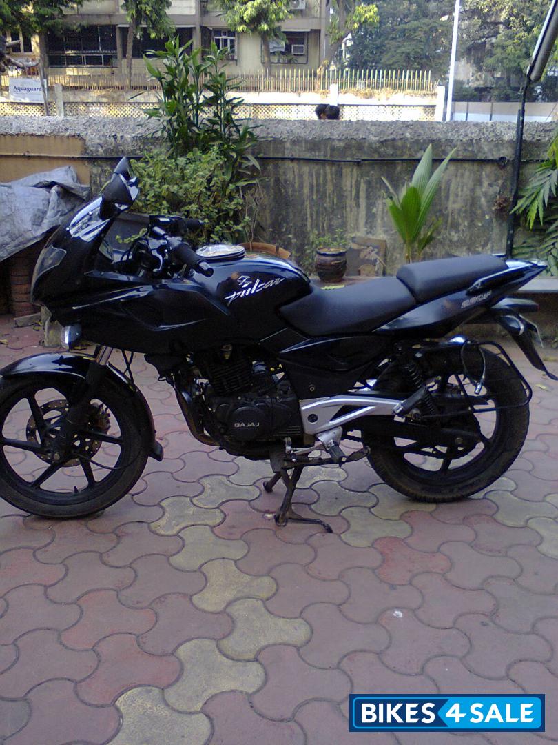 Black Bajaj Pulsar 220 DTSi