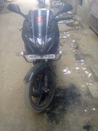 Black Bajaj Pulsar 220 DTSi