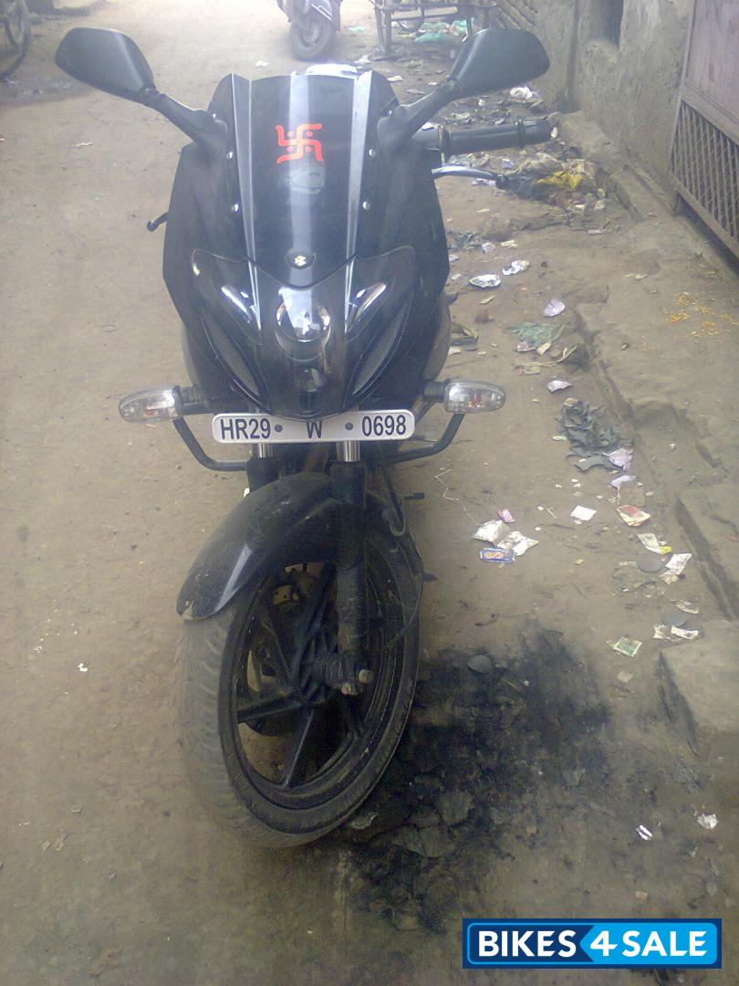 Black Bajaj Pulsar 220 DTSi