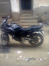 Black Bajaj Pulsar 220 DTSi