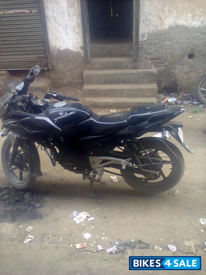 Black Bajaj Pulsar 220 DTSi