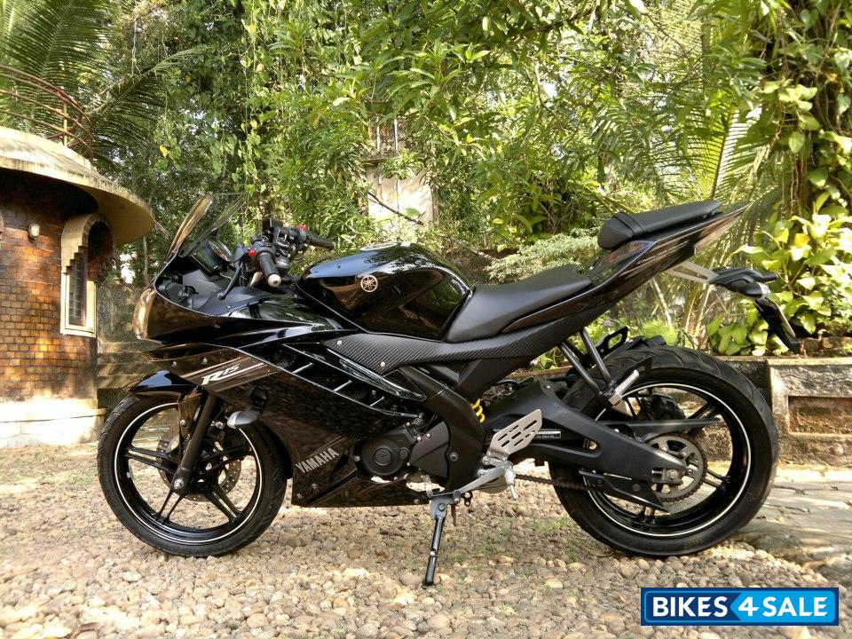 Black Yamaha YZF R15 V2