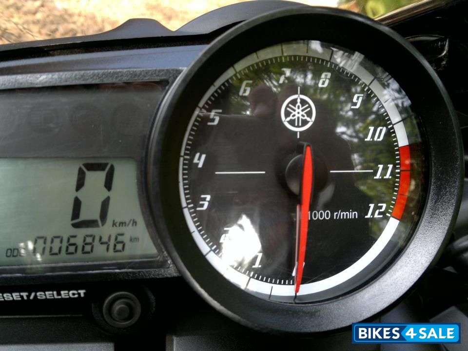 Black Yamaha YZF R15 V2