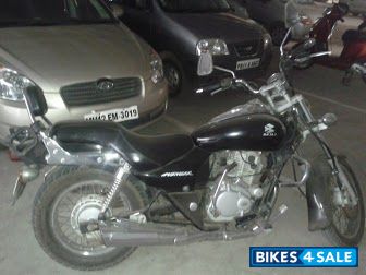 Black Bajaj Avenger 180 DTS-i