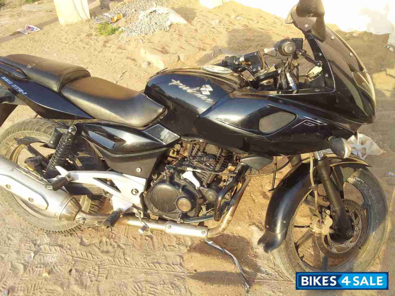 Bajaj Pulsar 220 DTSi Bajaj Pulsar 220 DTSi