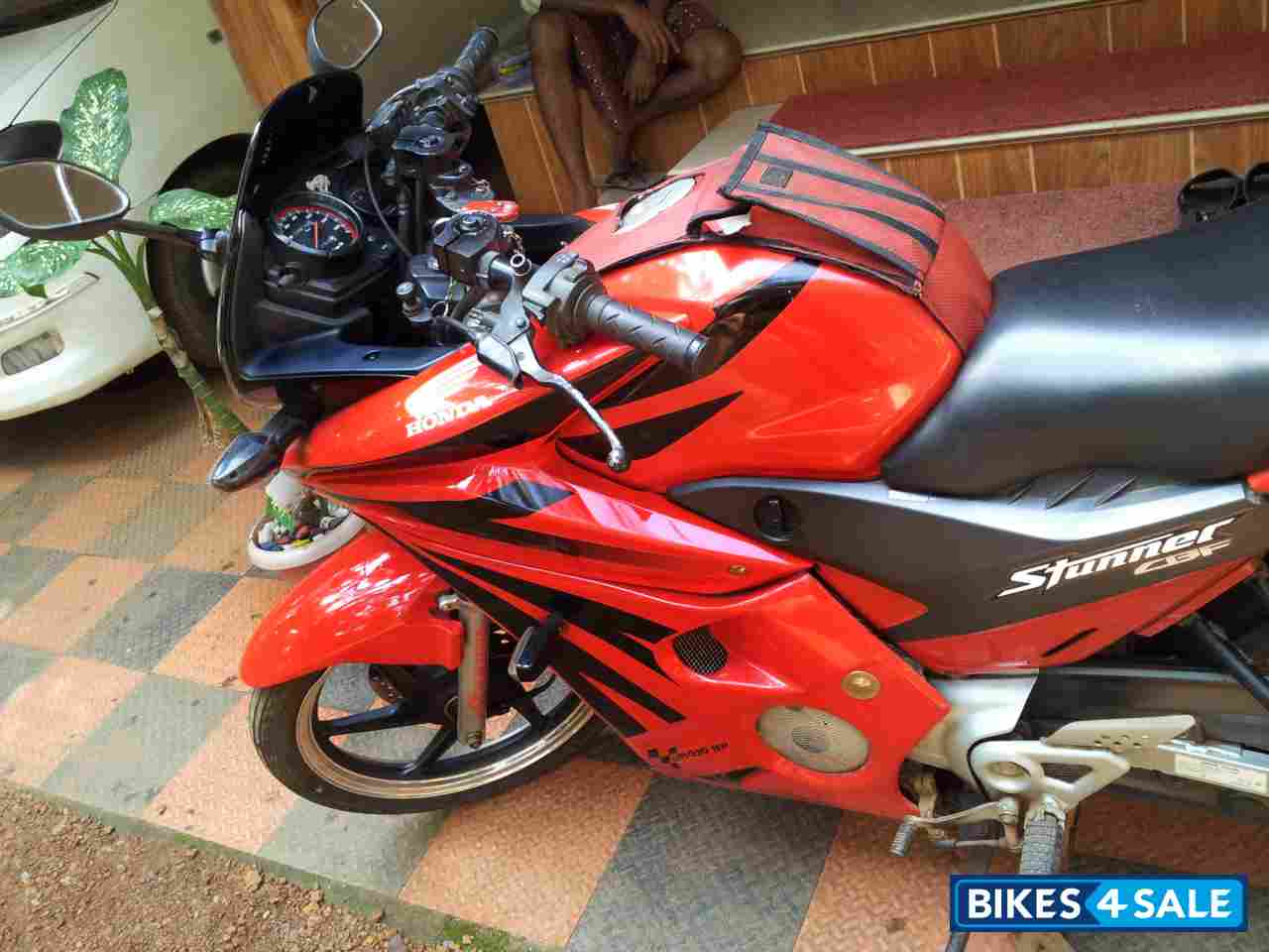 Cery Red Honda CBF Stunner