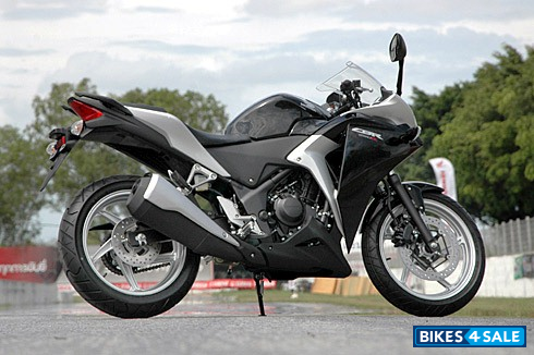 Asteroid Black Metallic X Accu Honda CBR 250R