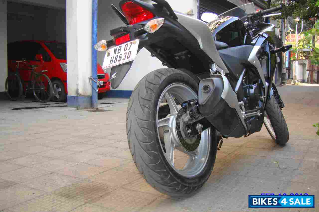 Asteroid Black Metallic X Accu Honda CBR 250R