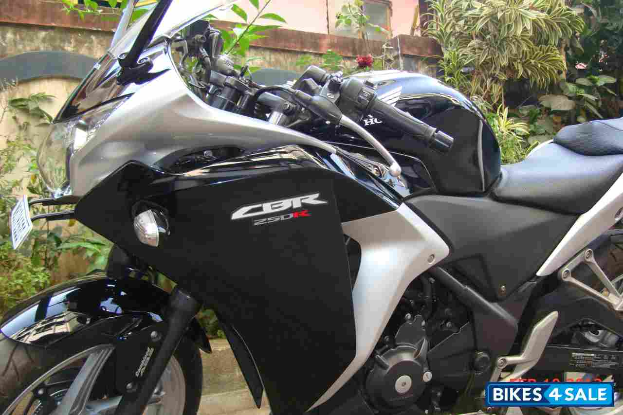 Asteroid Black Metallic X Accu Honda CBR 250R